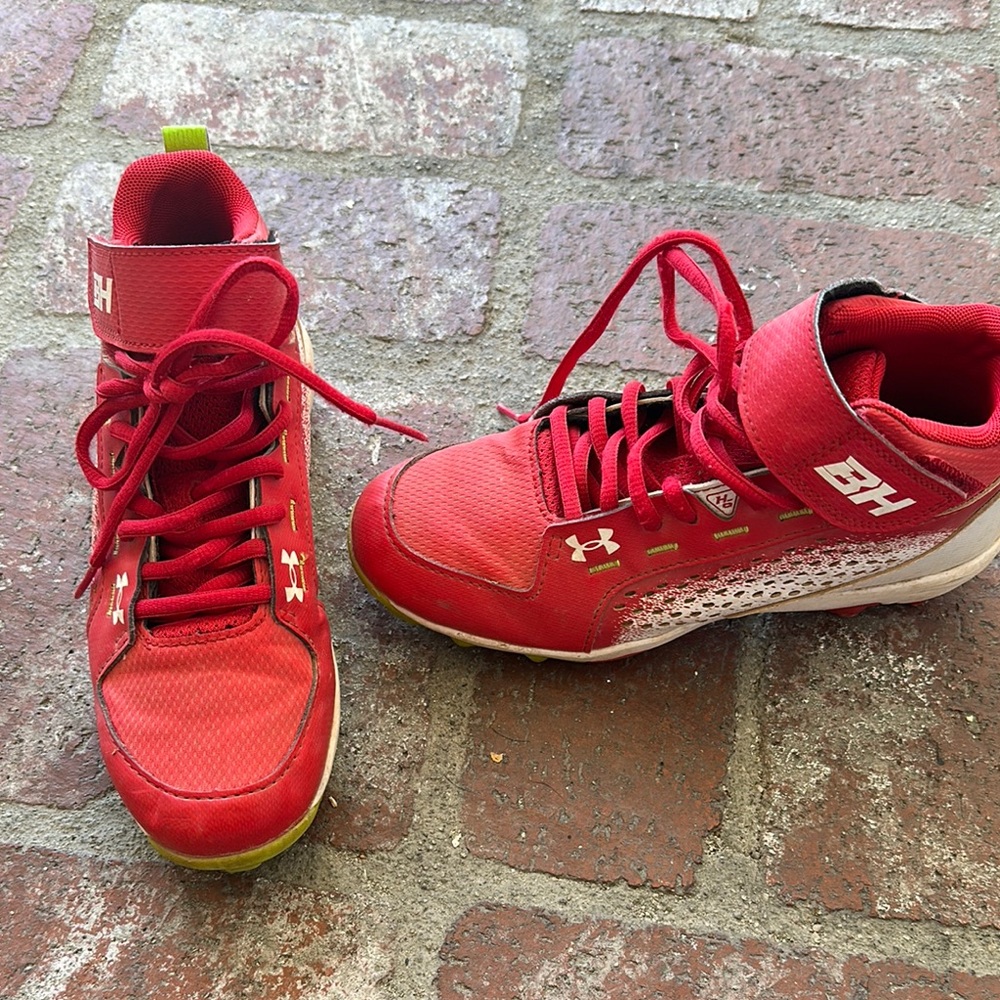 Under Armour Red Mid-Top Sneakers Sporty Design